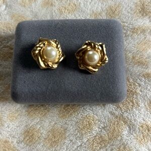 Vintage Elegant Gold Tone and Faux Pearl Clip on Earrings
